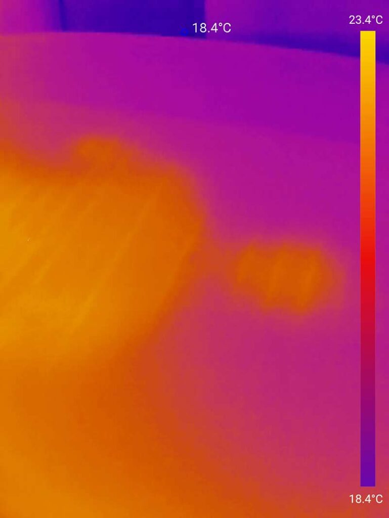 Dieses Bild zeigt die Temperatur der Aldi TRAUMNACHT SELECTION Kaltschaummatratze Komfort 2-in-1 Duo, 5 Minuten nachdem Tester aufstand