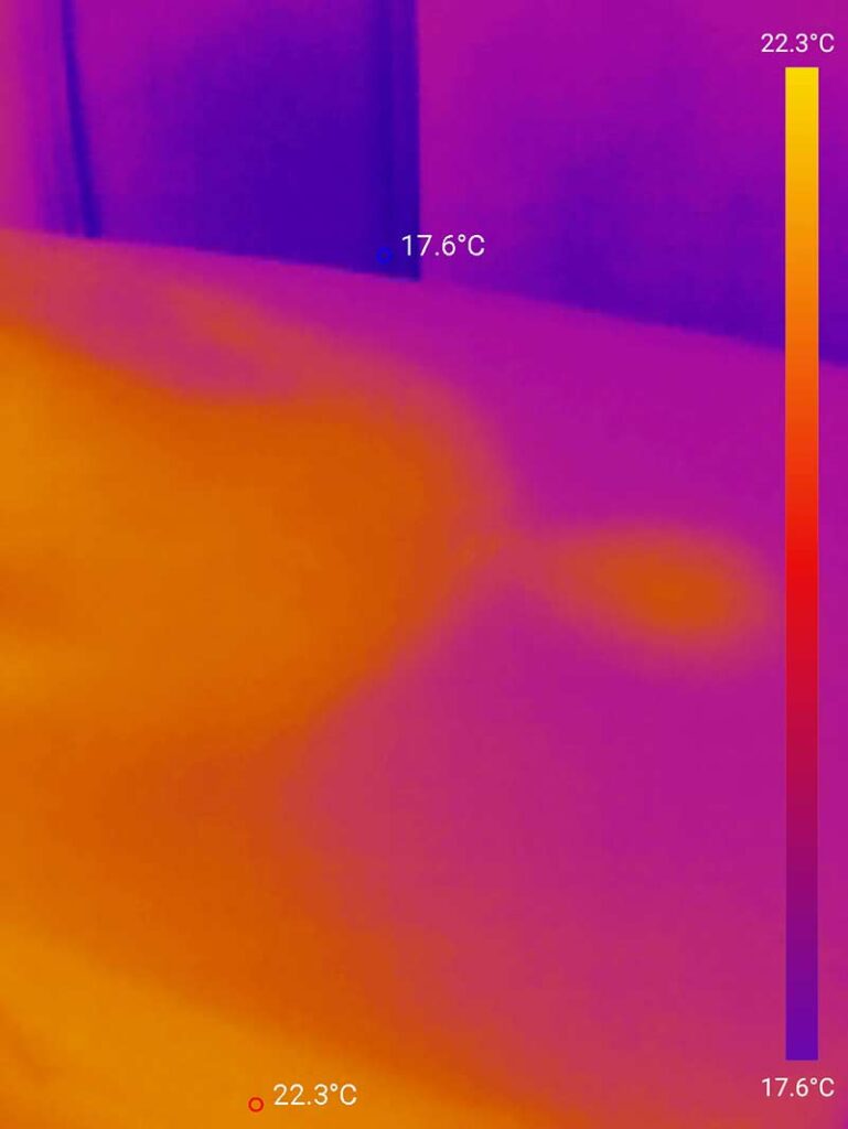 Dieses Bild zeigt die Temperatur der Emma 25 Hybrid Matratze, 5 Minuten nachdem Tester aufstand