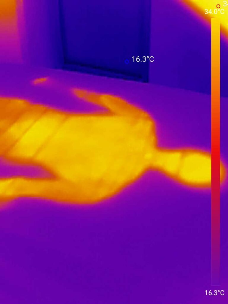Dieses Bild zeigt die Temperatur der Weltbett Matratze, direkt nachdem Tester aufstand